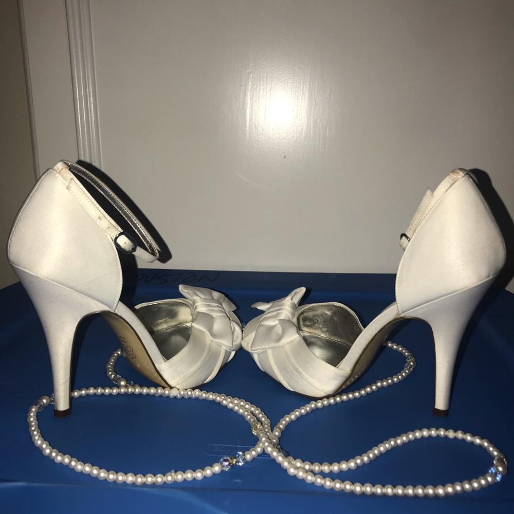 #weddingshoe #whiteshoe #peeptoe #anklestrap